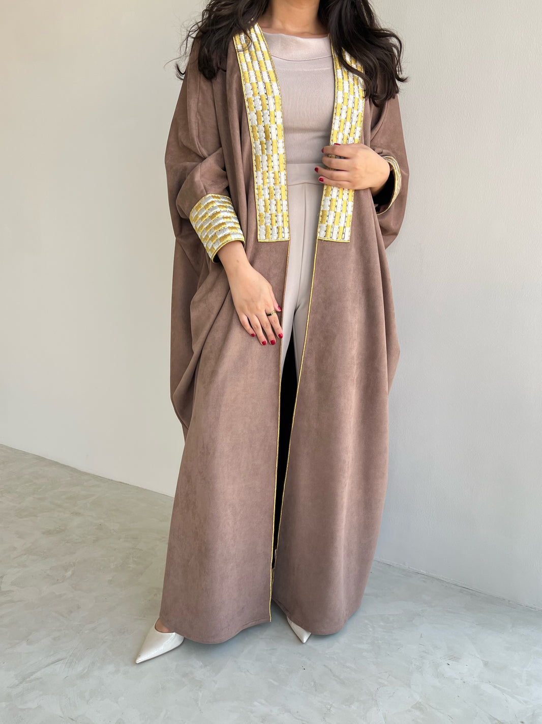 Contemporary fashionable Abayas – Dar Noqoosh